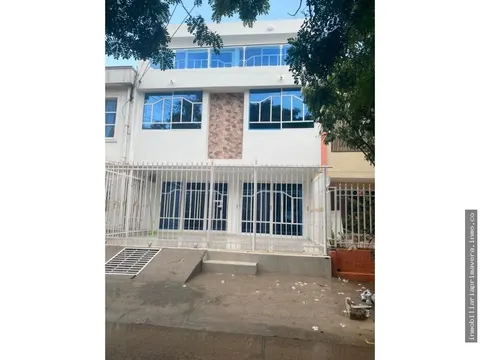 Casa de 2 pisos - ALMIRANTE COLON
