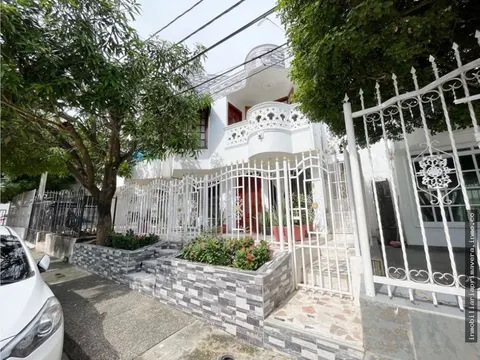 Casa de 2 pisos de apartamentos - Las Gaviotas