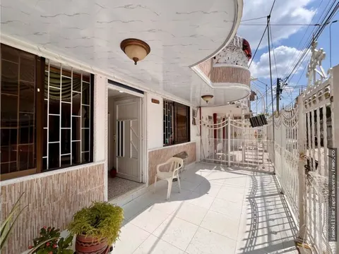 Casa de dos pisos los jardines